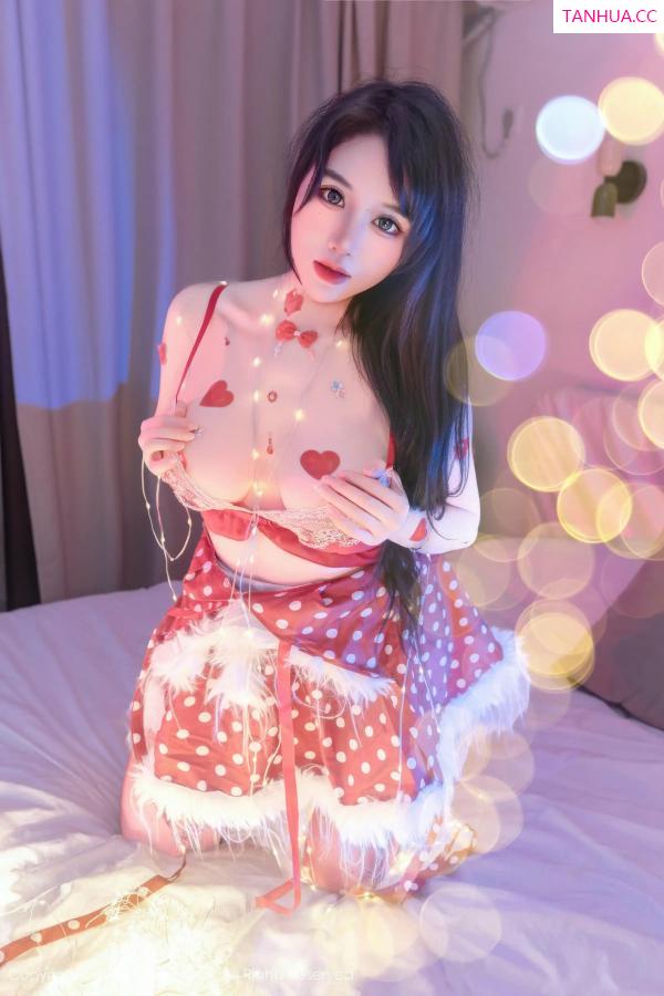   [XiuRen]高清写真图 2025.12.25 No.11154 汐汐爱吃草莓 红色情趣内衣第47张图片